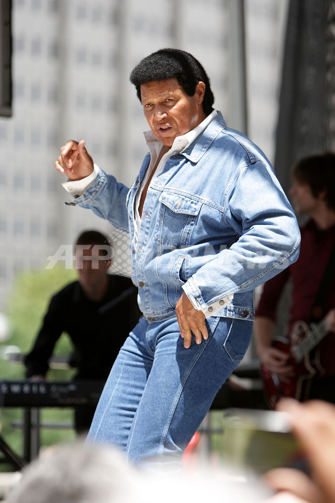 米伝説的歌手、「男性器測定アプリ」めぐりHPを提訴