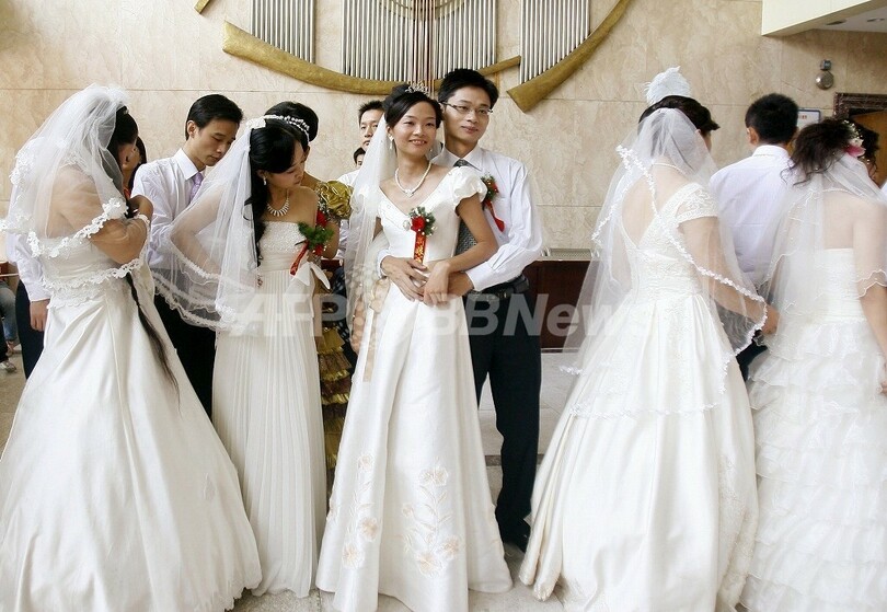 中国建国60周年記念、60組が集団挙式