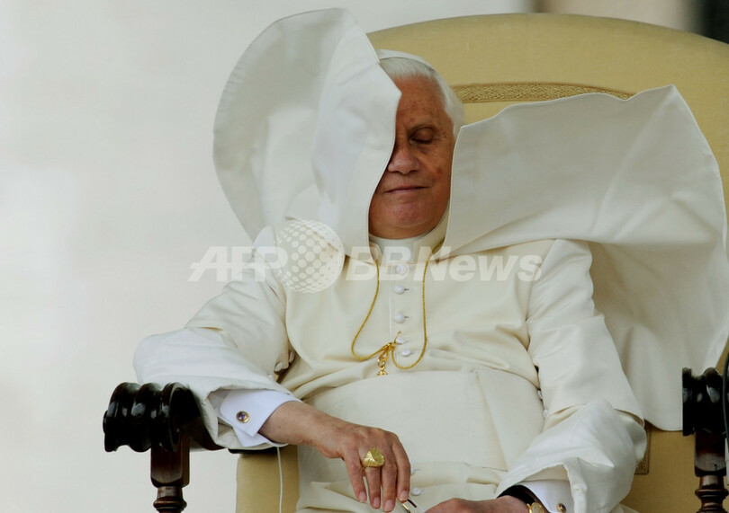 メキシコのダンサーら、ローマ法王にパフォーマンス