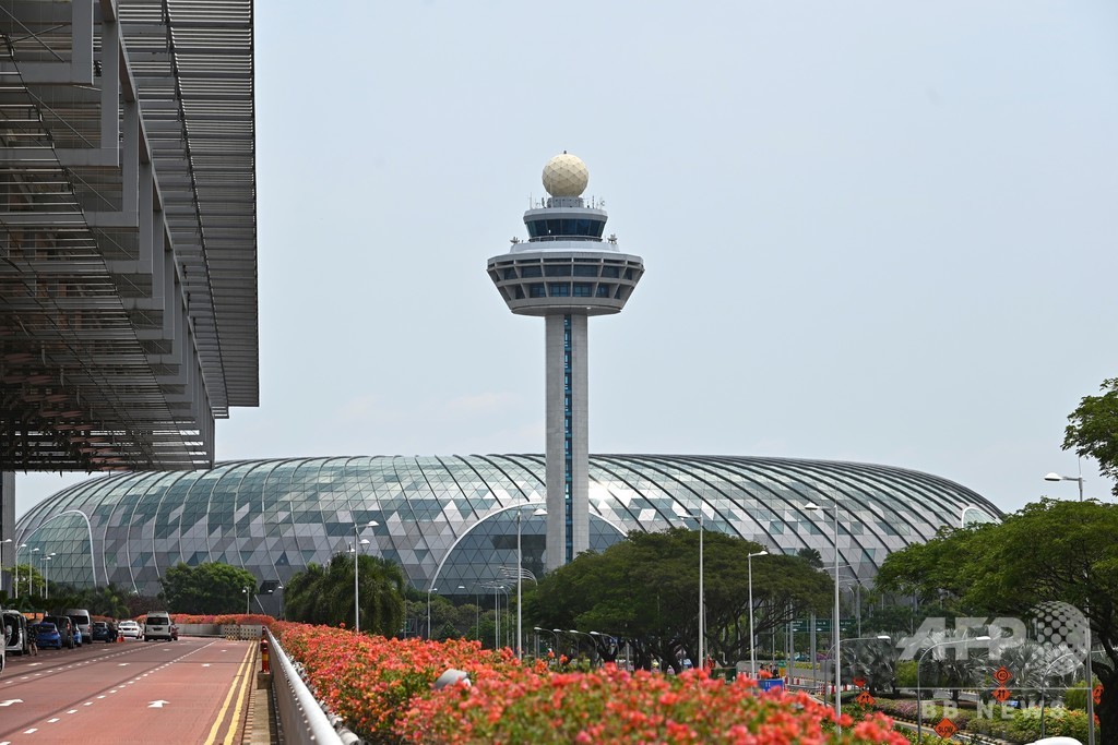 荷物300個の札すり替えた空港職員、禁錮20日 シンガポール 荷物300個の札すり替えた空港職員、禁錮20日 シンガポール