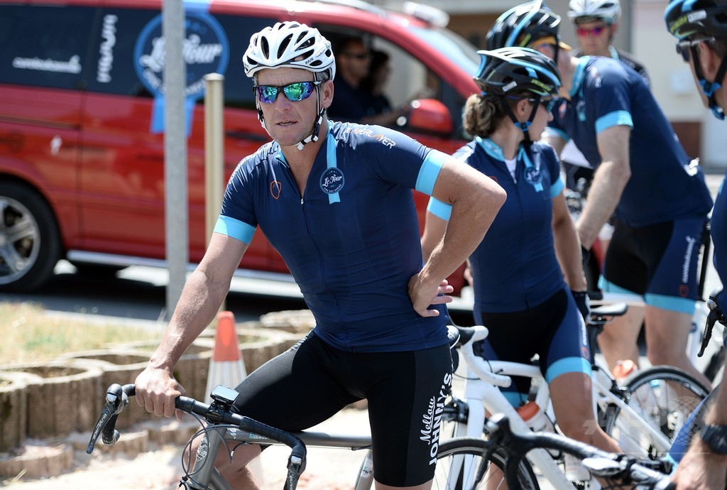 アームストロング氏、ツールのコースに久々の「参戦」 写真6枚 国際ニュース：AFPBB News