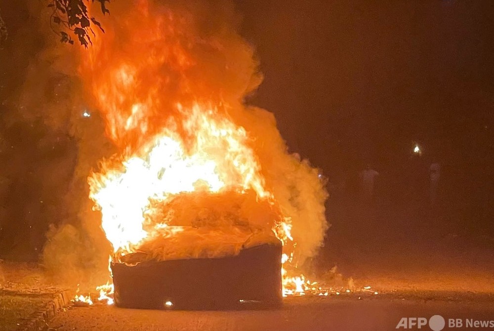 テスラ新型が炎上、発火か 米運輸当局が調査
