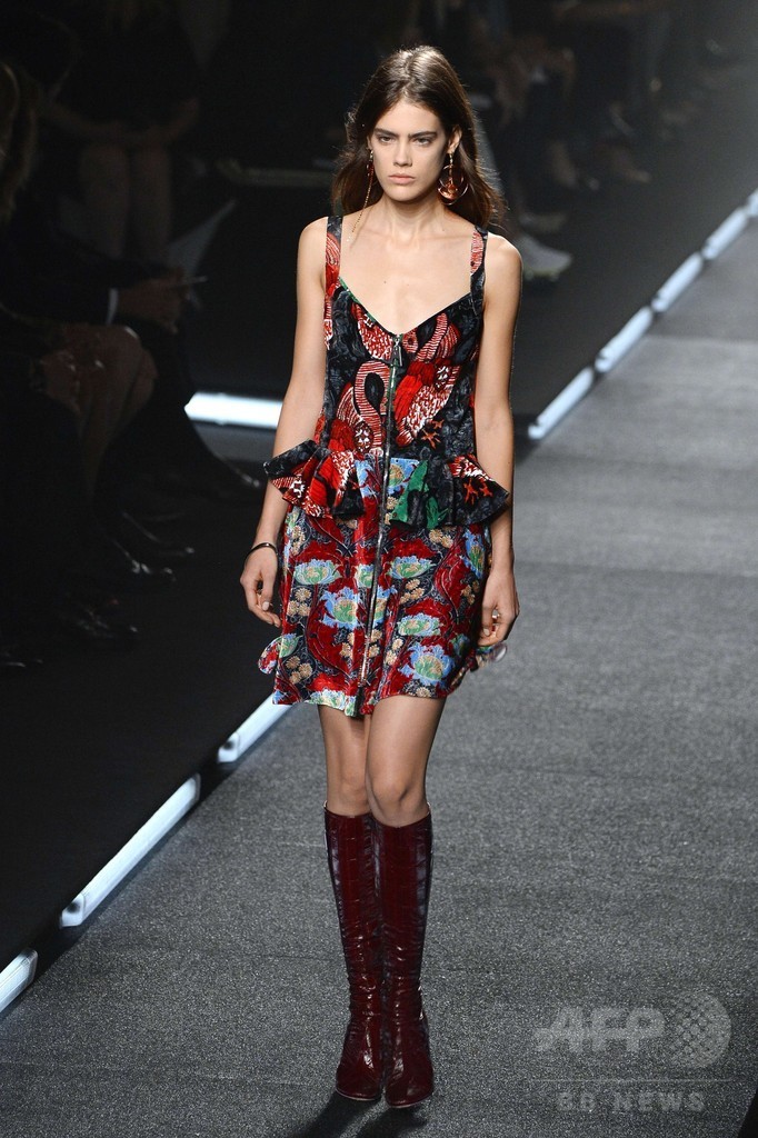 「ルイ・ヴィトン ファウンデーション」で初のショー、「ルイ・ヴィトン」15年春夏