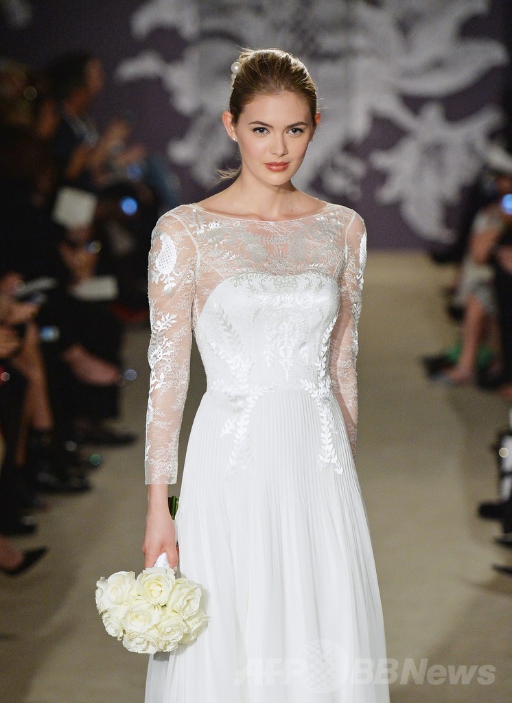 ＜15年春夏ブライダル・コレクション＞キャロリーナ ヘレラ