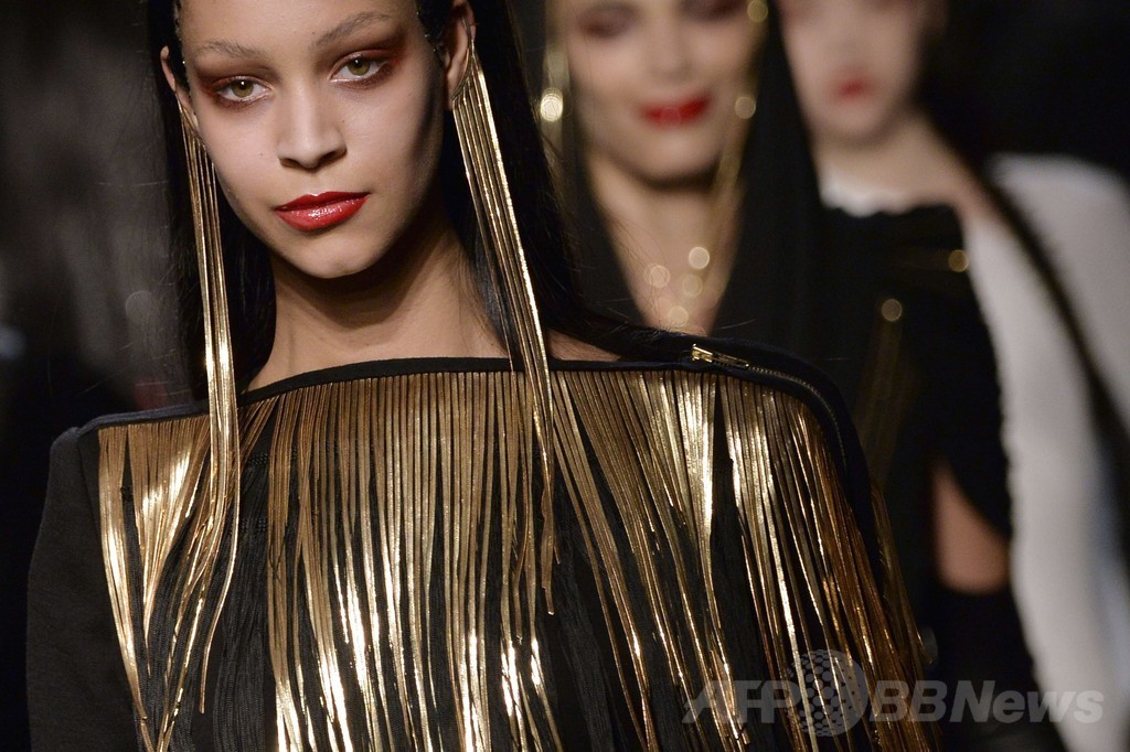 「ひげ面の女装歌手」も登場、J.P.ゴルチエ14/15年秋冬オートクチュール