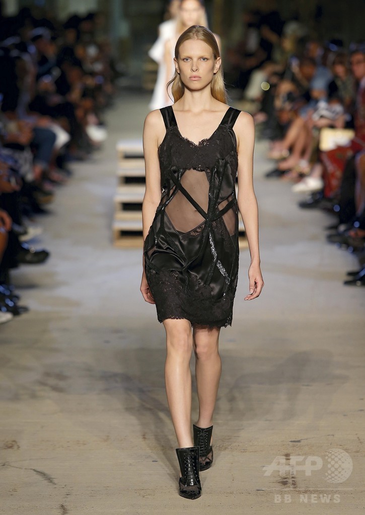 「ジバンシィ」16年春夏コレクション