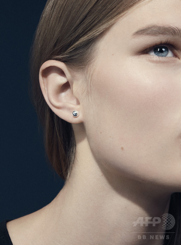 「COS」2016年ホリデー ウィメンズ＆メンズコレクション