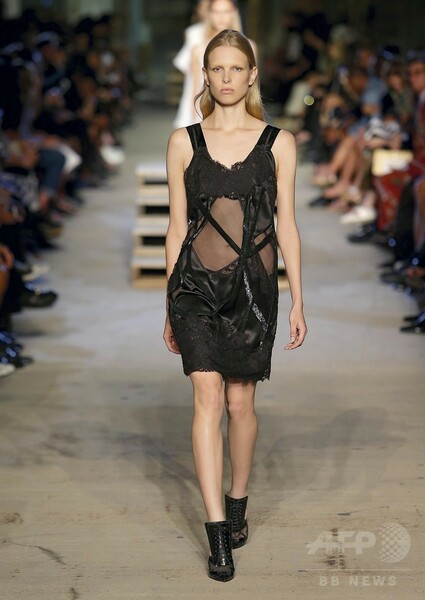 「ジバンシィ」16年春夏コレクション