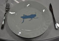 昆虫が描かれた皿（2018年1月19日撮影、資料写真）。(c)Tobias SCHWARZ / AFP