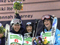 フリースタイルスキー世界選手権猪苗代大会、女子デュアルモーグルの表彰式に臨む（左から）2位の伊藤みき（%%Miki Ito%%）、優勝した上村愛子（%%Aiko Uemura%%）、3位のハンナ・カーニー（%%Hannah Kearney%%）。（2009年3月8日撮影）(c)AFP/TOSHIFUMI KITAMURA