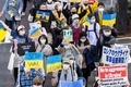 東京都内で行われたロシアのウクライナ侵攻に抗議するデモ（2022年3月5日撮影）。(c)Behrouz MEHRI / AFP