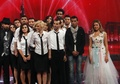 オーディション番組「アラブス・ゴット・タレント（Arabs Got Talent）」で優勝者の発表を待つ上位3組。（左から）舞踏団Sima、Mohammad al-Diriさん、米国人女性ジェニファー・グラウト（Jennifer Grout）さん（2013年12月7日撮影）。(c)AFP/ANWAR AMRO