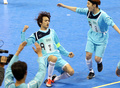 韓国・ソウル（Seoul）の蚕室五輪スタジアム（Jamsil Olympic Stadium）で開催された、韓国文化放送（MBC）の特集番組「MBC 2014 アイドルスター陸上選手権大会」の収録で、競技に臨むアイドルグループ「シャイニー（SHINee）」のミンホ（Minho、2014年1月13日撮影）。(c)STARNEWS