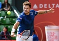 男子テニス、楽天ジャパンオープン、シングルス準々決勝。リターンを狙うスタン・ワウリンカ（2015年10月9日撮影）。(c)AFP/Toru YAMANAKA