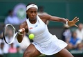 テニス、ウィンブルドン選手権、女子シングルス4回戦。リターンを打つコリ・ガウフ（2021年7月5日撮影）。(c)Glyn KIRK / AFP