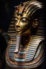 エジプト・カイロの考古学博物館に展示されている古代エジプト王ツタンカーメンの黄金のマスク（2022年11月6日撮影）。(c)Amir MAKAR / AFP