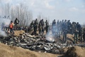 インド北部ジャム・カシミール州バッジャンに墜落したインド空軍機の残骸（2019年2月27日撮影）。(c)Tauseef MUSTAFA / AFP