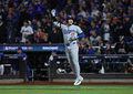 24MLB、ナ・リーグ優勝決定シリーズ（7回戦制）、ニューヨーク・メッツ対ロサンゼルス・ドジャース。1回に先頭打者本塁打を放ち喜ぶロサンゼルス・ドジャースの大谷翔平（2024年10月17日撮影）。(c)Sarah Stier/Getty Images/AFP