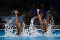 第15回世界水泳選手権（15th FINA World Championships）は21日、スペイン・バルセロナ（Barcelona）でシンクロナイズドスイミングのデュエット・テクニカルルーティン（TR）が行われ、ロシアのスベトラナ・ロマシナ（Svetlana Romashina）／スベトラナ・コレスニチェンコ（Svetlana Kolesnichenko）組が優勝した。

デュエットTR決勝の演技に臨む足立夢実（Yumi Adachi）／乾友紀子（Yukiko Inui）組（2013年7月21日撮影）。(c)AFP/JAVIER SORIANO