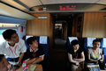 中国の北京（Beijing）と天津（Tianjin）を結ぶ高速鉄道に試乗する乗客たち（2008年7月22日撮影）。(c)AFP/TEH Eng Koon