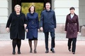 ノルウェーで、（左から）アーナ・ソールバルグ首相、新たに任命されたマリット・ベルゲール・ロスランドEU・EEA・北欧協力担当相、フランク・バッケイェンセン国防相、イネ・エリクセン・スールアイデ外相（2017年10月20日撮影）。(c)AFP/NTB Scanpix/Orn BORGEN