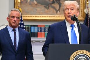 トランプ氏、アセトアミノフェンと自閉症を関連付け 専門家は反論