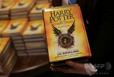 ハリー・ポッターと呪いの子」 脚本作品では記録的販売部数に 写真4枚