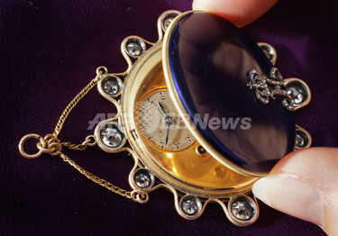 西ドイツ製ナポレオン装飾の時計 ナポレオンの妻の懐中時計、1億4300万円で落札 写真2枚 国際ニュース
