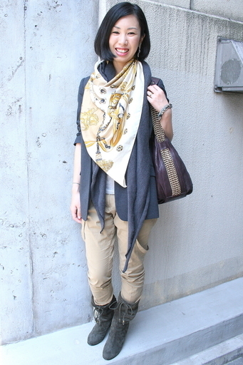 ＜ファッション業界の人々＞ストールでアクセントをプラス