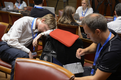 シリア関係国会議、政権移行計画で合意