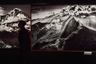 S・サルガド氏の写真展「アマゾニア」 森林破壊と気候変動