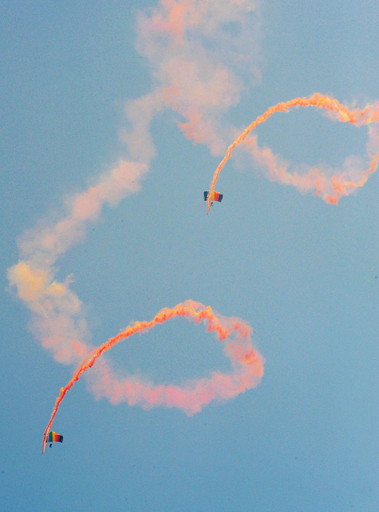 中国、航空ショーで国産戦闘機を披露