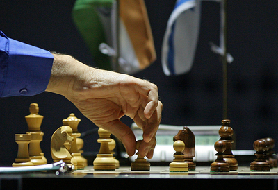 泥酔チェス選手、試合中に居眠りで敗北 インド