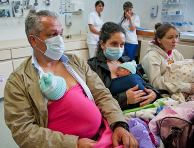 保育器に勝るとも劣らない「カンガルーケア」 コロンビアから世界へ