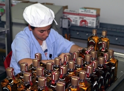 飲み比べで少年死亡、飲ませたバーテンダー責任認める テキーラ45杯