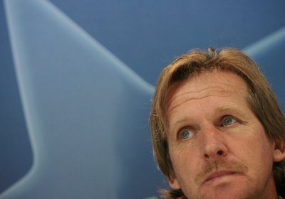 シュスター監督 夜遊びロビーニョを擁護