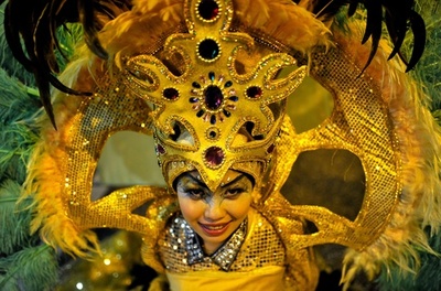 マレーシアで盛大なパレード、約3000人が伝統衣装で参加