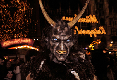 なまはげより怖い「クランプス」、ミュンヘンで悪霊払い