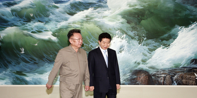 前回首脳会談よりも控えめで穏やかな金総書記の歓迎ぶり