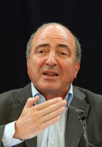 ロシア人実業家ベレゾフスキー氏に横領罪で禁固6年の判決