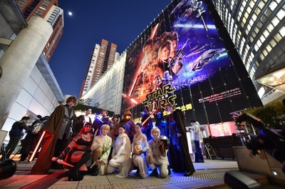 SW「フォースの覚醒」、史上最速で世界興収10億ドルに