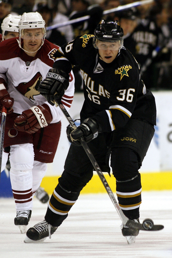 スターズ シュートアウトの末にコヨーテスを降す