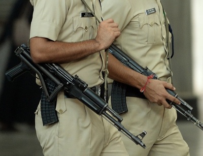 男が家族14人を殺害し自殺、インド