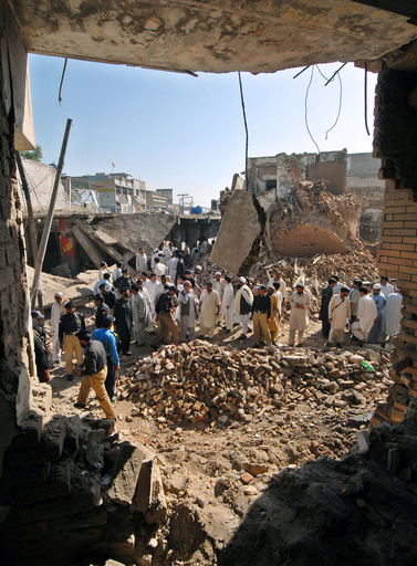 自動車爆弾で4人死亡、パキスタン 新政権発足後初めて