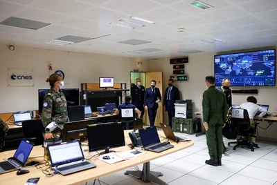 フランス、宇宙で軍事演習 欧州諸国で初