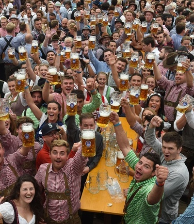 世界最大のビールの祭典「オクトーバーフェスト」開幕、ドイツ