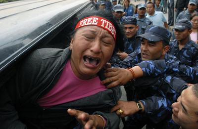 亡命チベット人が中国への抗議活動、ネパール