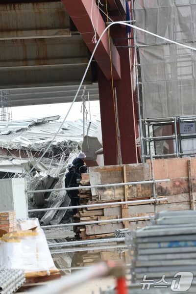 「勝手に溶接へ変更」…4人死亡の韓国・図書館崩落事故、施工会社の“お粗末な仕様変更”と手抜き工事の実態