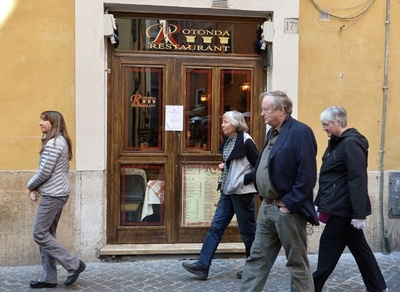 観光客の食事がマフィア資金源に、伊ローマのレストラン2軒閉鎖