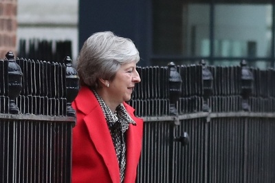 英、EU離脱派の有力閣僚がメイ首相支持を表明